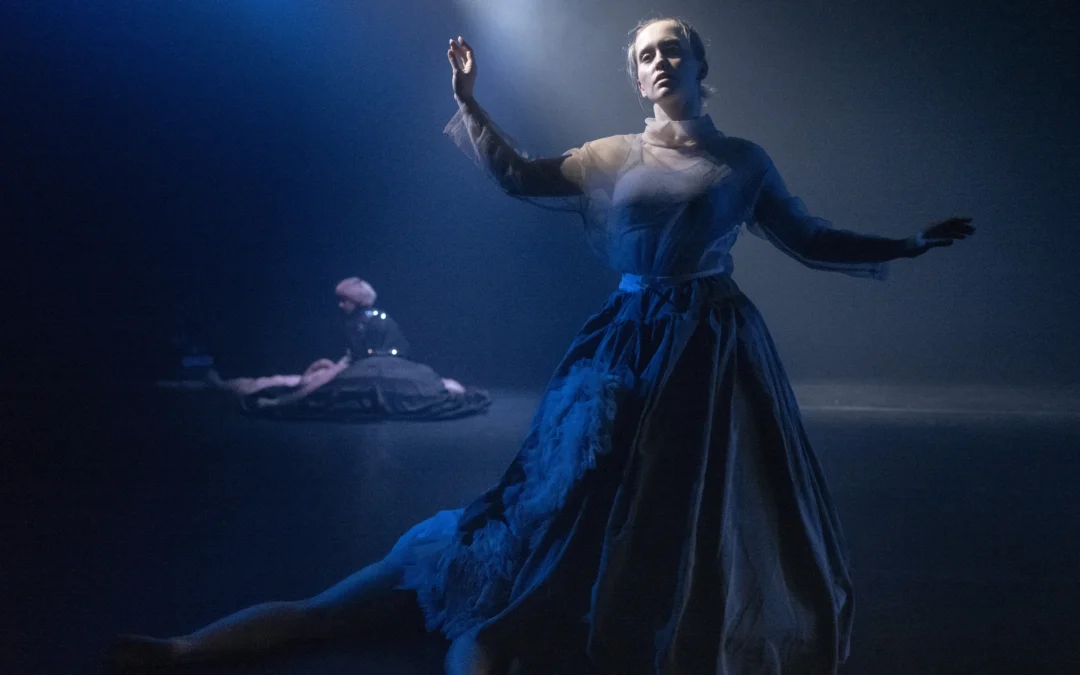 Anima Henn: Skirts in fur, unwinding